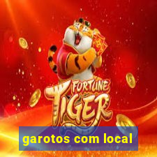 garotos com local